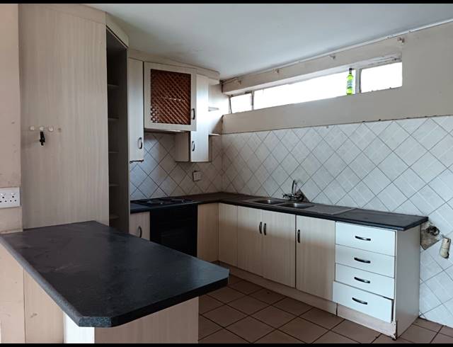 38 BEDROOM FLAT FOR SALE IN VANDERBIJLPARK CW 6